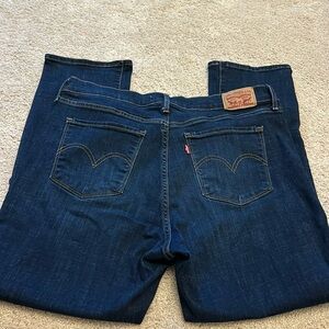 Gently used LEVI’s Classic Straight 14